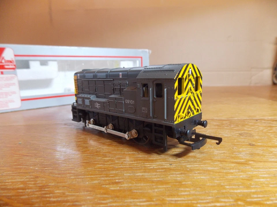 LIMA 205058 BR CLASS 09 DIESEL SHUNTER 0-6-0 LOCO No 09101 in BR Grey Livery. - Image 3 of 4