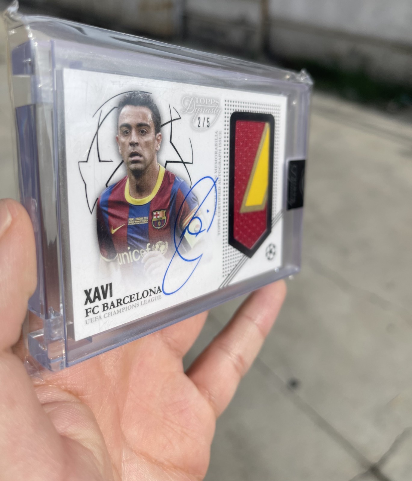 2022-23 Topps Dynasty UCL Xavi FC Barcelona Match-Worn Patch Auto Black 2/5 view 2