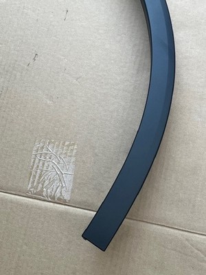 テスラ モデルY用 オーバーフェンダー フェンダーリップ 💥💥 2025-2026 Tesla Model Y FRONT FENDER GARNISH - RIGHT HAND