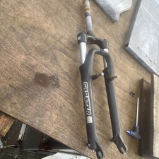 SR SUNTOUR XCE28 FRONT FORK SUSPENSION FOR CARRERA VALOUR 27.5” WHEEL