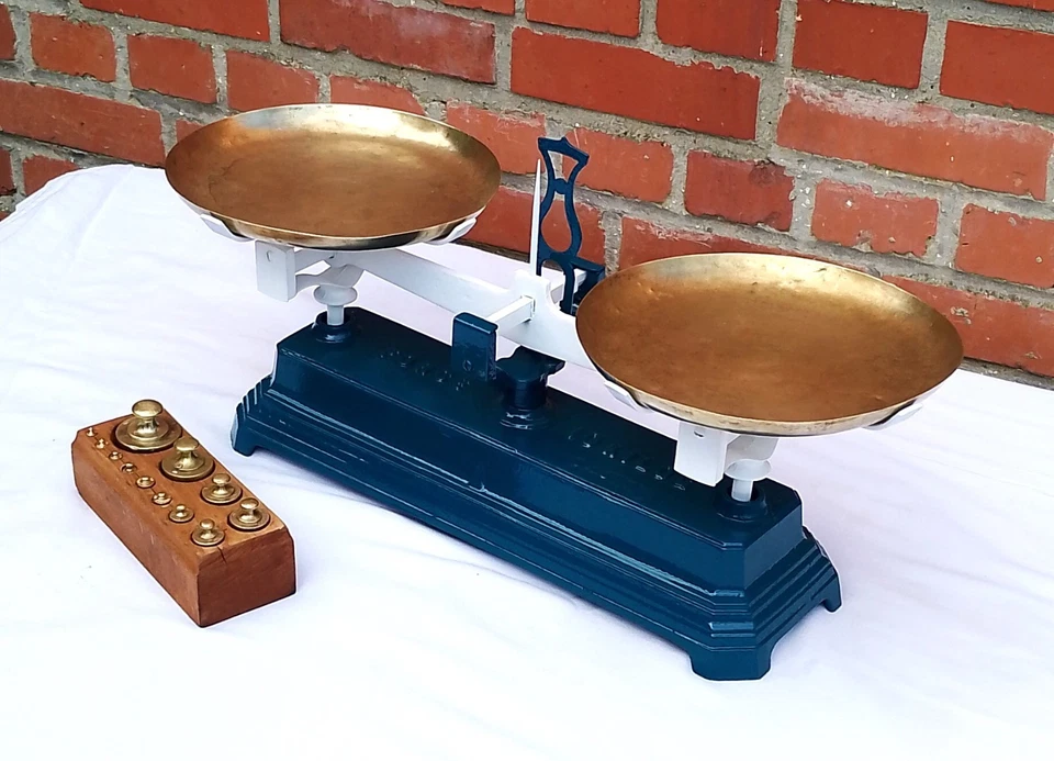 Balance ancienne type Roberval Force 10 kg avec sa boite de 12 poids - Photo 3/4