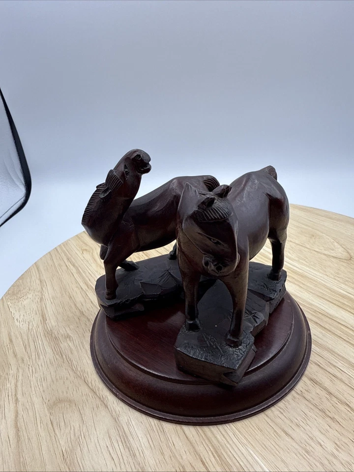 "Par de estatuillas de caballos de madera talladas a mano de colección sobre base de madera arte popular 4""" Foto 2 de 4