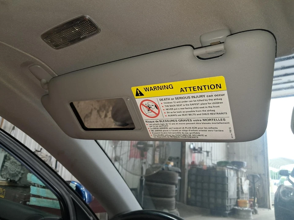 Parasol izquierdo usado se adapta a: Audi A4 Sdn 2004 sin iluminación L. con puerta de garaje Foto 2 de 4