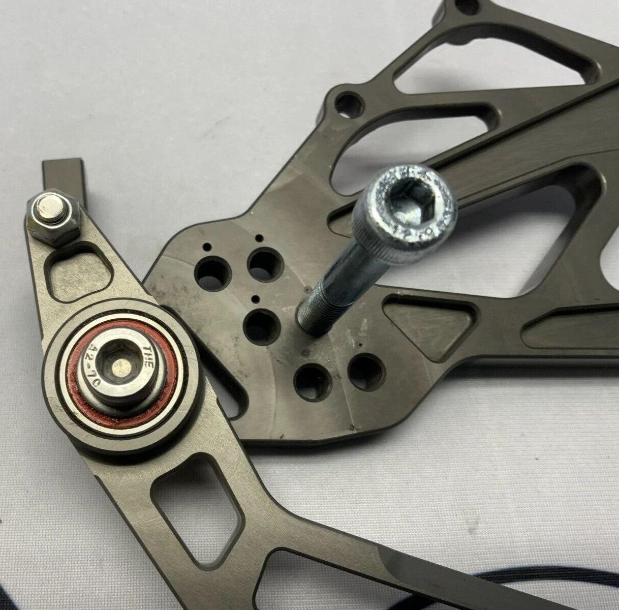 Evol Technology Right Rear Set Bracket W/ lever GSX-R1000/R 17-25 ETP-SRA-171.1