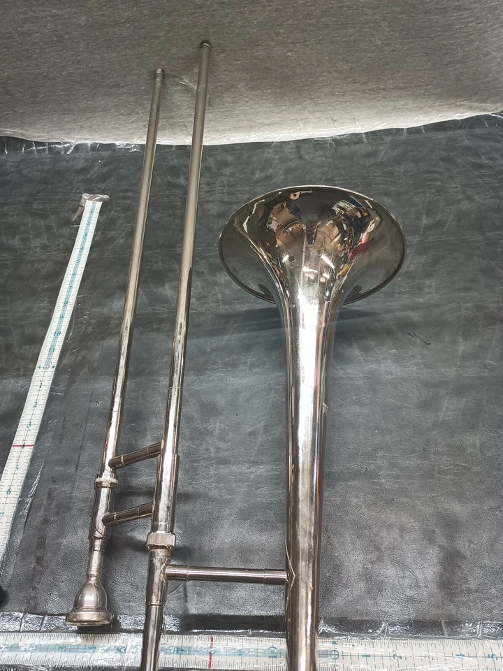 TROMBONE, MENDINI by CECILIO STUDENT SLIDE TROMBONE, SILVER IN COLOR - Image 3 of 4