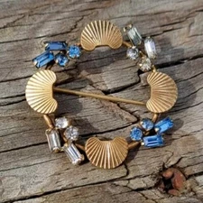 Carl Art Rhinestone Pim Designer Signed brooch blue and clear glass wreath 