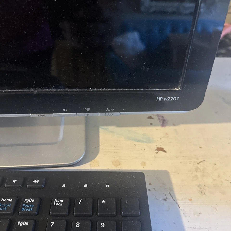 HP 22INCH W2207H LCD Monitor | (1) HDMI, (1) VGA - Used in Great Condition - Image 2 of 4