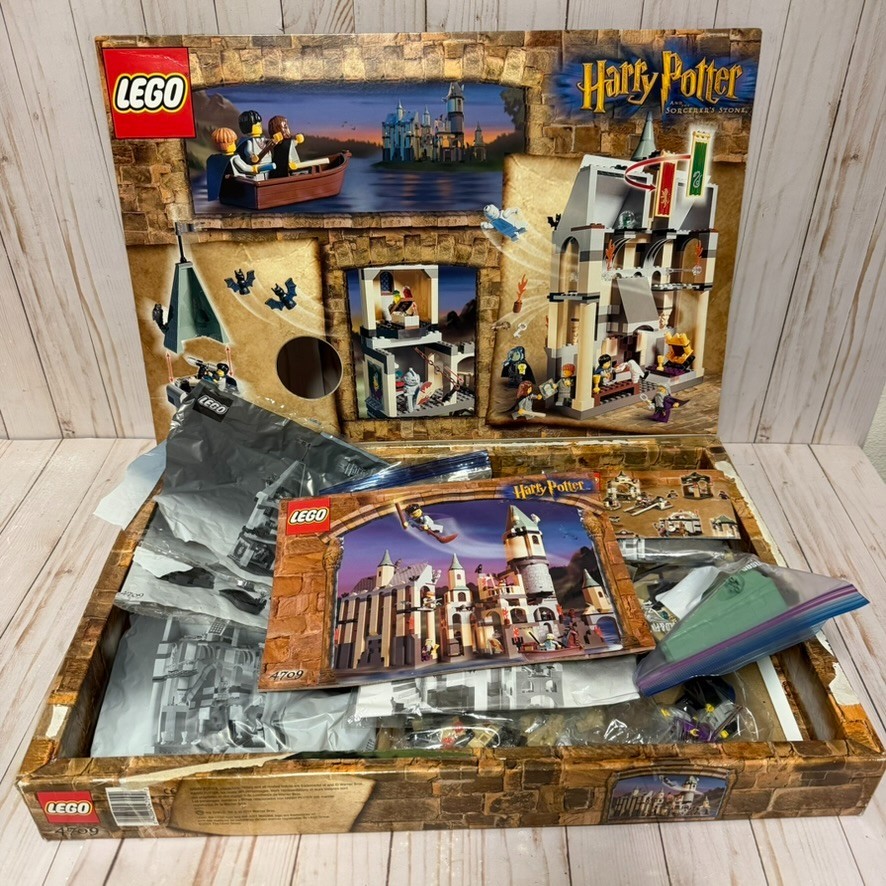 Lego Harry Potter Hogwarts Castle Set 4709 in Original Box Near Complete Figures