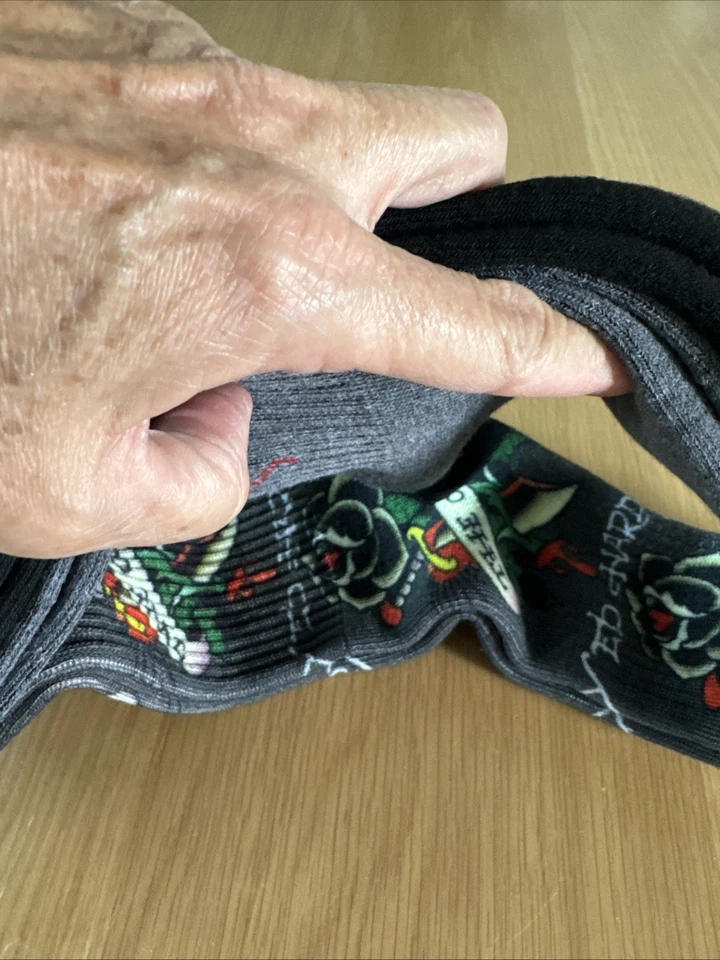 Ed Hardy 男式船袜 3 双纹身印花玫瑰缓冲黑色,灰色 — 第 4/4 张图片