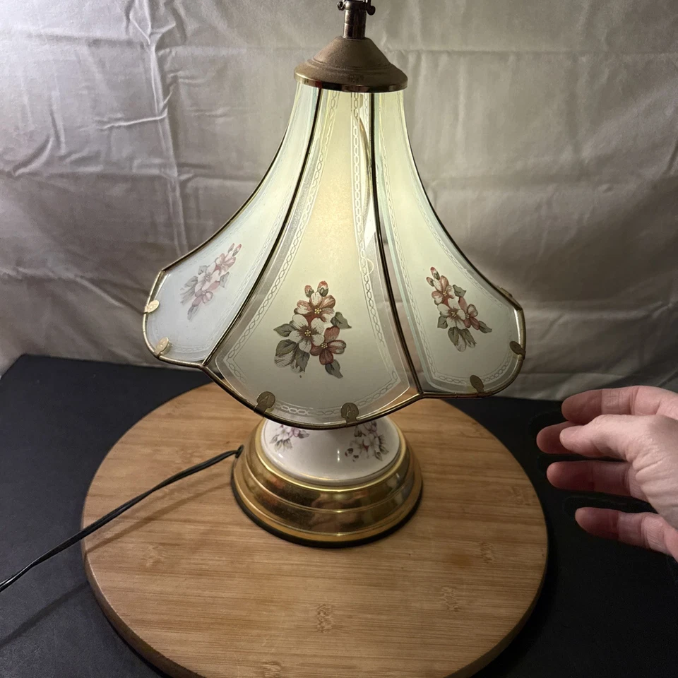 Touch Lamp leaves Floral Design Glass Panels Gold Base 15” Tall Vintage - Image 4 of 4