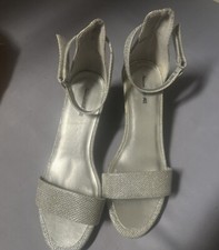 American Eagle Silver Wedding Glitter Shoes Size 4. Heels