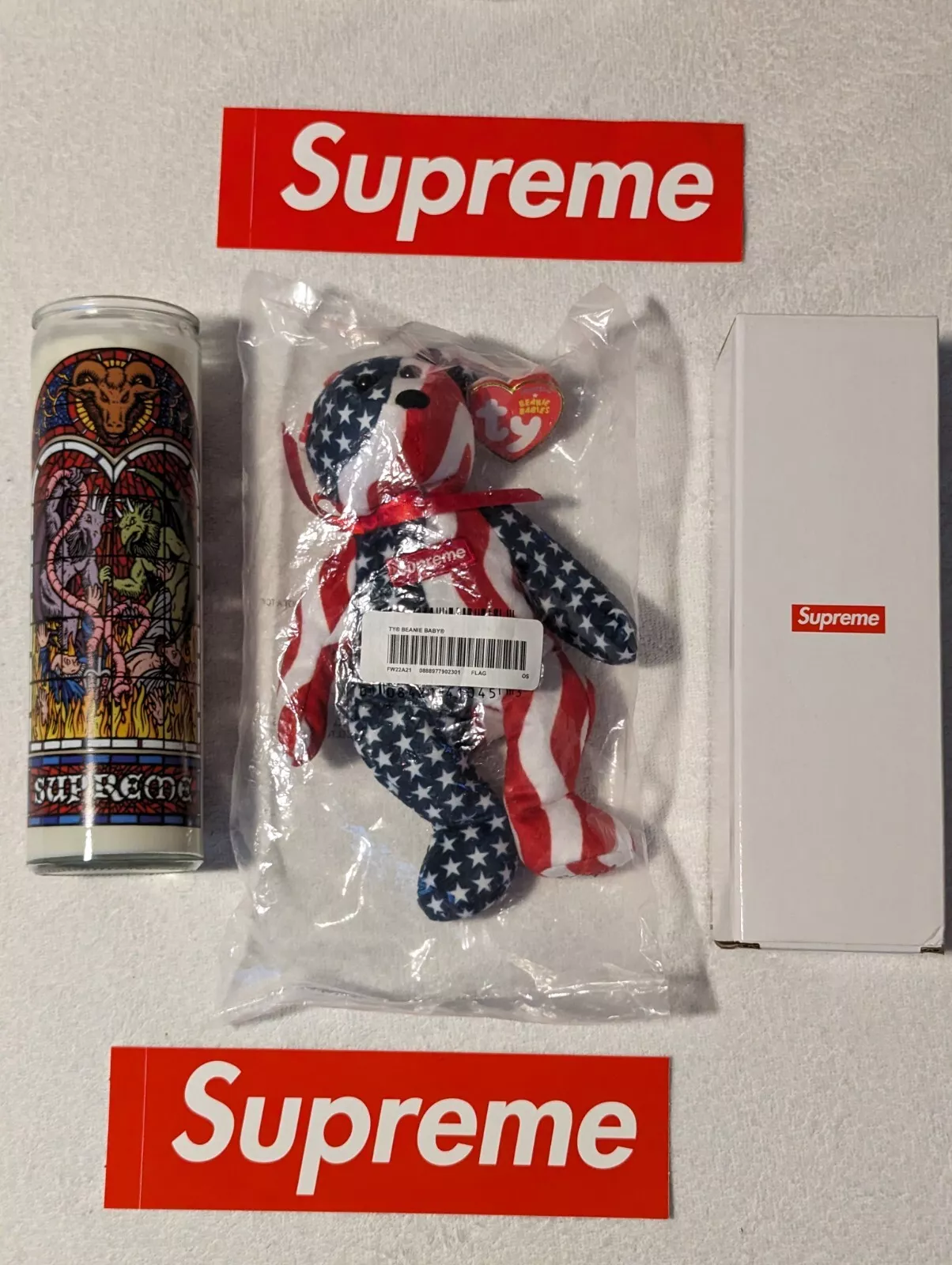 Ty Beanie Baby  SUPREME l'ours (exclusif) 2022 NEUF MWMT comprend bougie cadeau