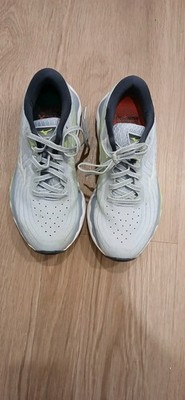 Mizuno Wave Horizon 6 Women s Size 7 M Gray/Silver  Running Shoes 