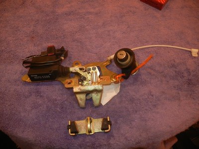 94 - 98 SAAB 9000 Rear Hatch Latch Lock Assembly 4555916 With Actuator  E2