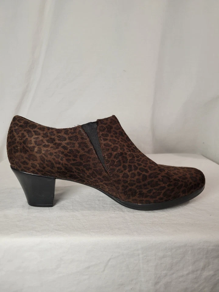 Munro Women's Taylor Suede Animal Print Block Heel Ankle Boots Booties Size 8W Foto 4 de 4