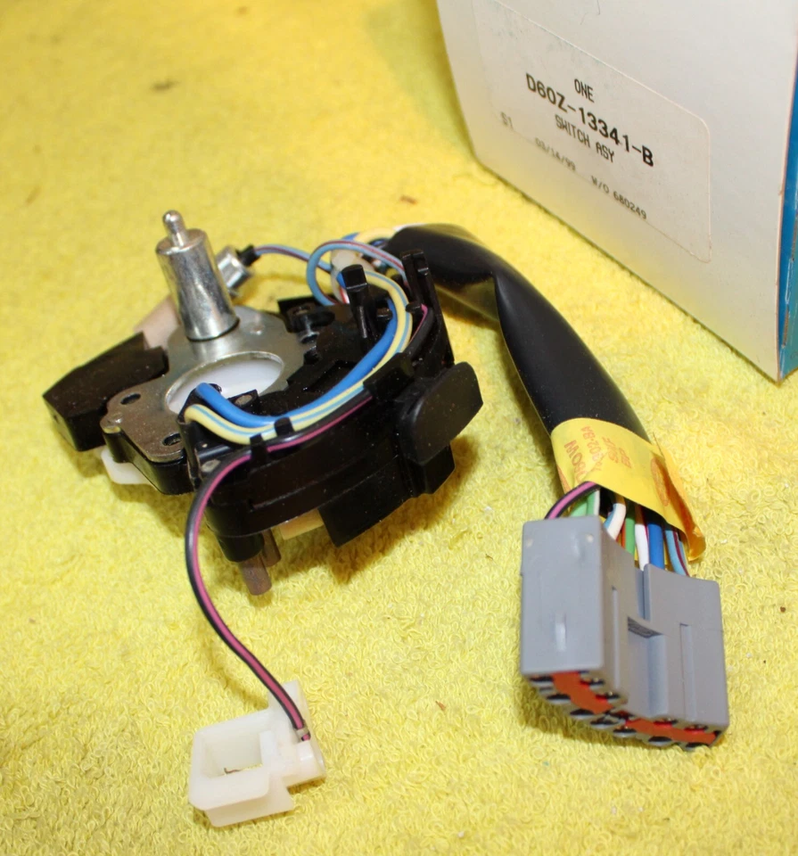 Mustang II 73-79 1974-1975 Torino 77-79 Thunderbird Nuevo de Lote Antiguo Interruptor de Intermitente Fijo Foto 4 de 4