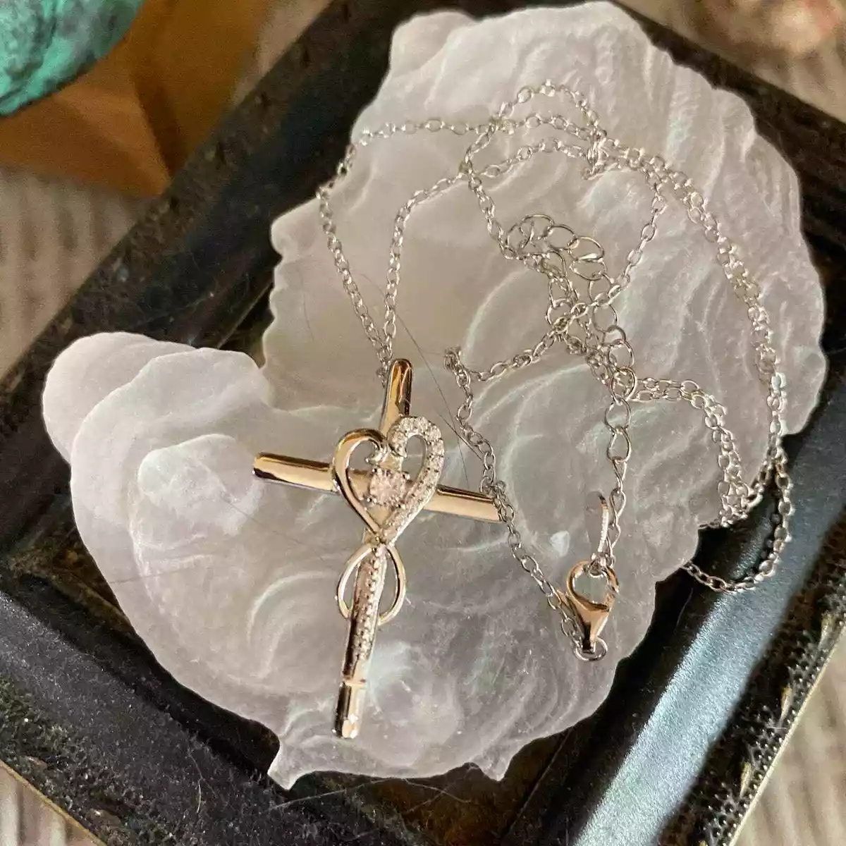 Faith hope 2024 love cross necklace
