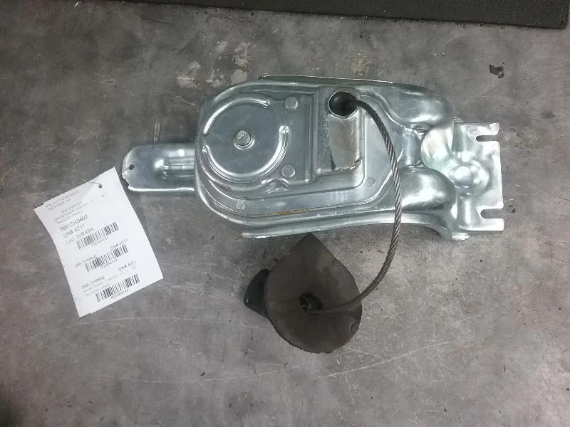 1986 240 Spare Wheel Carrier 64144 - Image 2 of 2