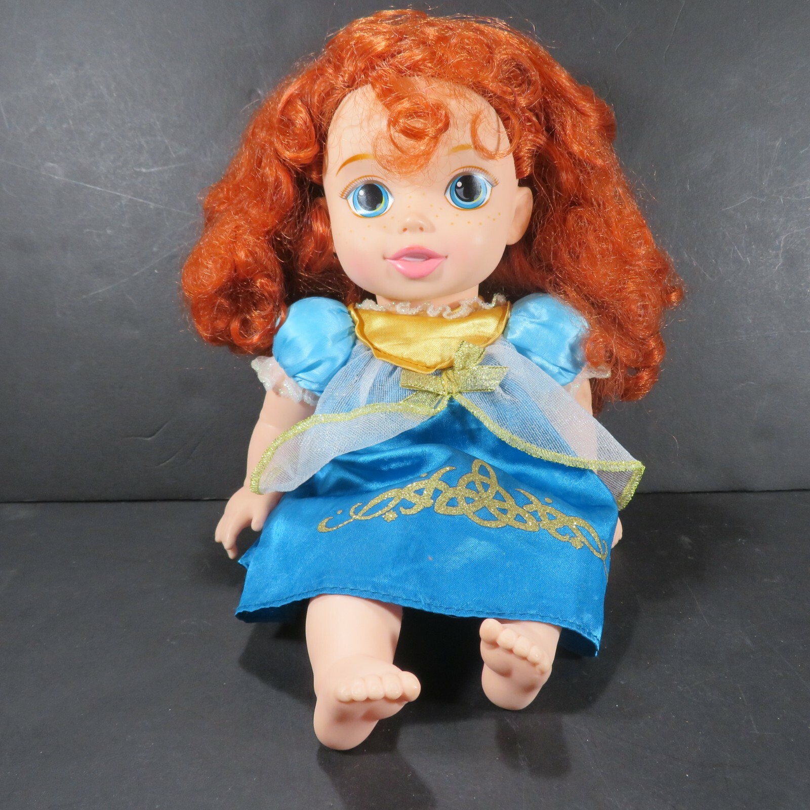 dolls crib with drapes