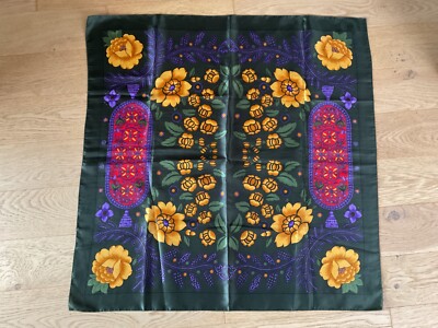 Seidentuch Carré de Silk Scarf 85 cm Blumenmuster