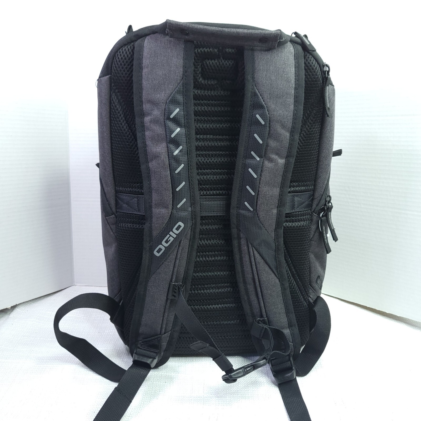 Ogio Hatch Backpack Excellent Condition Large Lap… - image 7