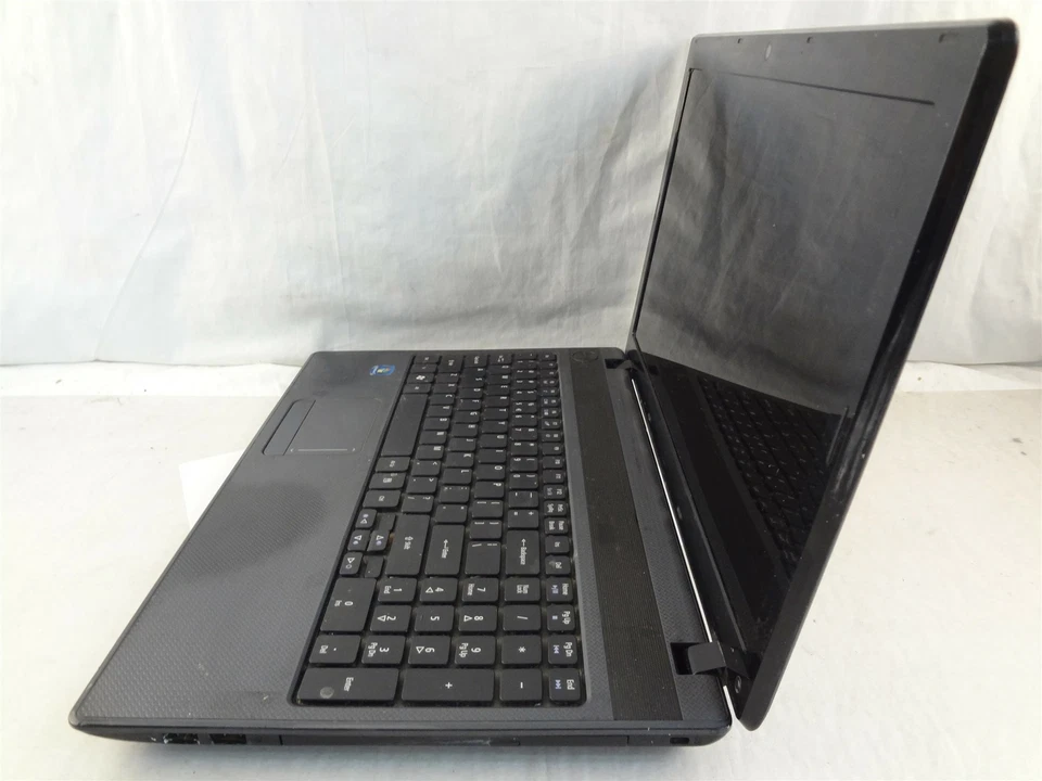 Acer Aspire 5250 Laptop 15.6" AMD E- 320GB HDD 2GB Ram NO OS Doesn't Power On  - Image 3 of 4