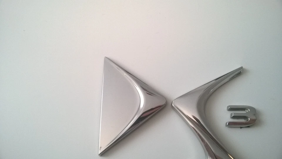 Genuine Citroen DS3, 2013 Year, 1.6 Diesel Badge Emblem Boot Rear - Image 2 of 4