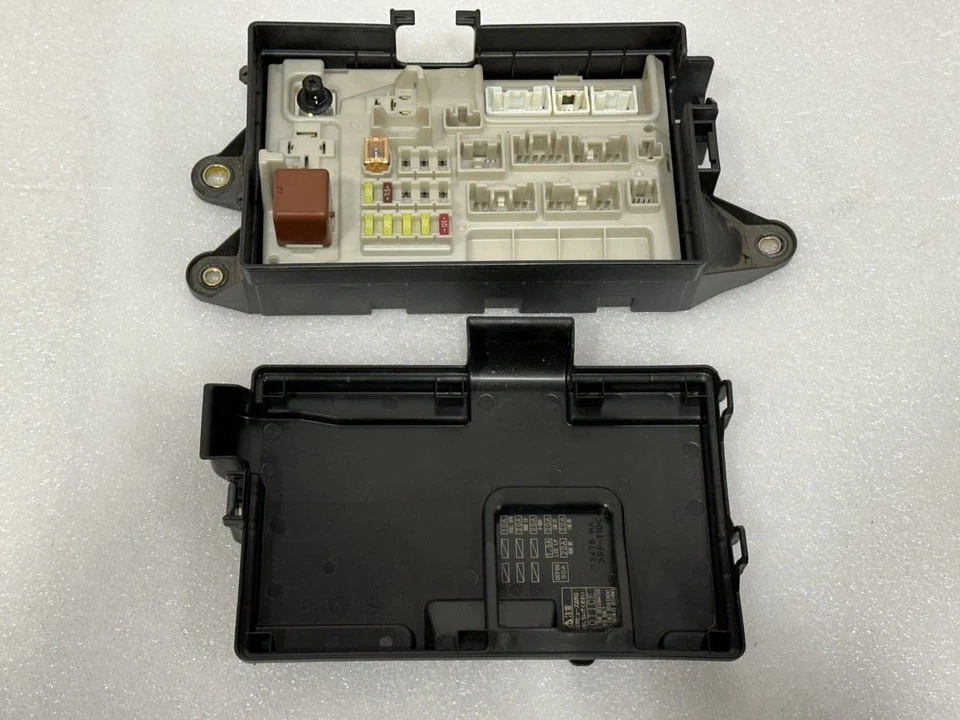 Caja relé fusibles maletero Lexus SC430 2002 2003 2004 2005 2006 82670-24092 Foto 2 de 4