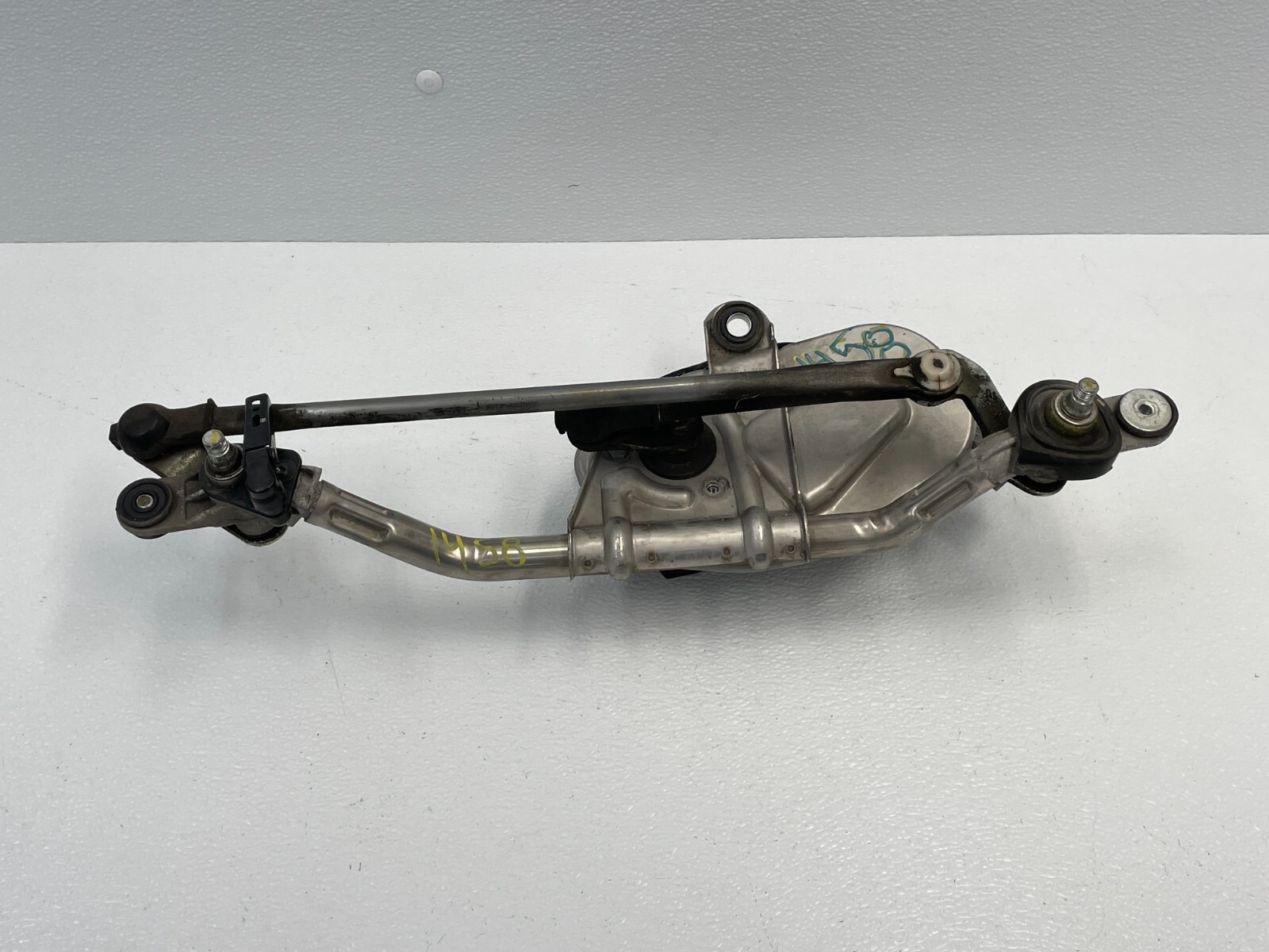 13 14 Maserati Granturismo M145 Front Windshield Wiper Linkage W/Motor 1458 OEM