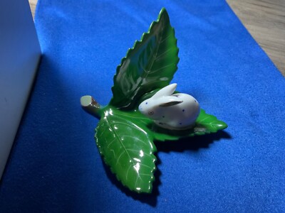 Vintage HEREND Hungary Rabbit on Leaf Figurine Hand Painted / Brand new!