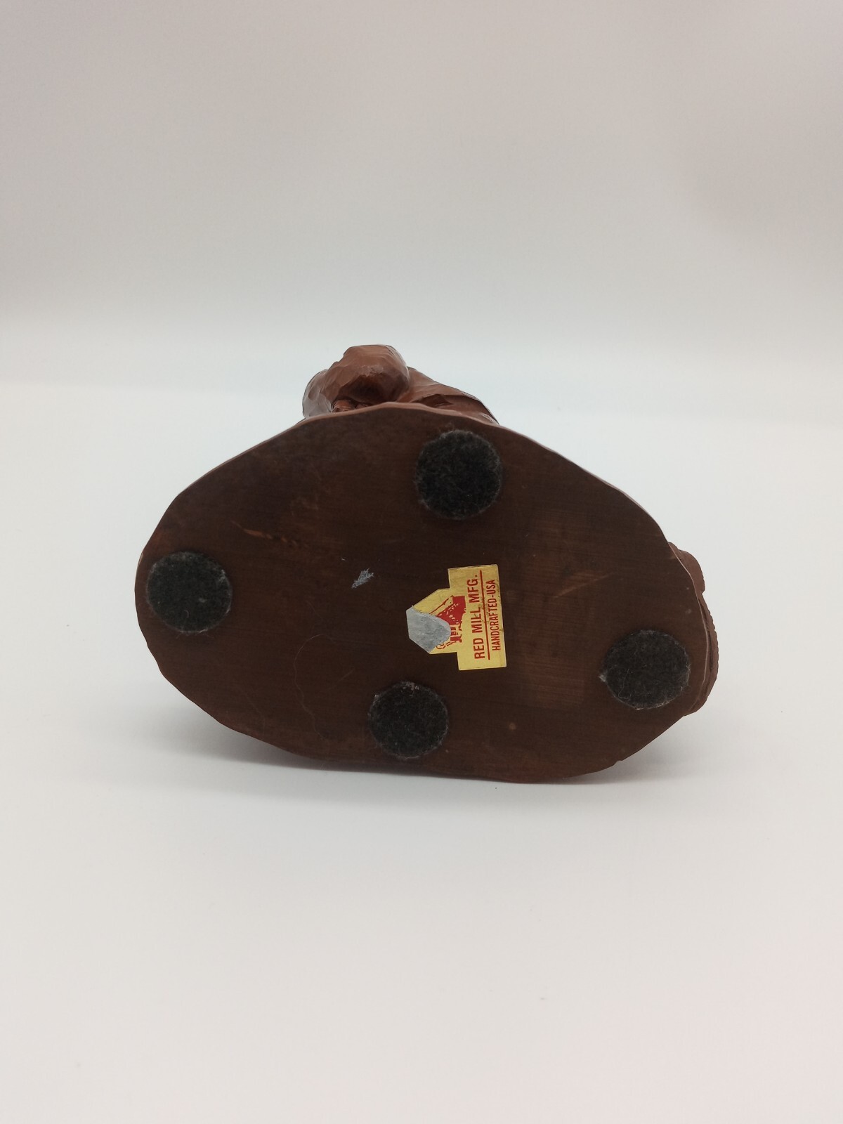 VTG 1991 Red Mill Mfg Crushed Pecan Resin Hand Carved Kneeling Hunter