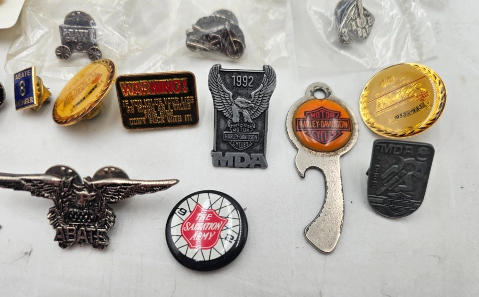 LOTE DE PRENDEDORES CHAQUETA SOMBRERO SOLAPA MOTOCICLETA HARLEY DAVIDSON VINTAGE Foto 3 de 4