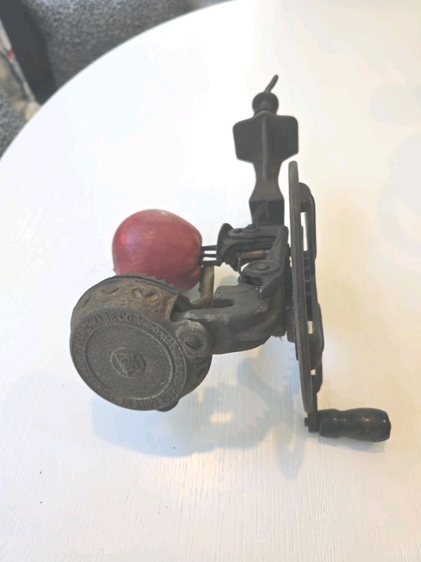 VINTAGE CAST IRON APPLE PEELER READING HARDWARE 1878 COLLECTIBLE GREAT CONDITION