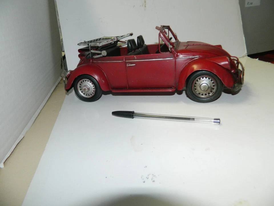 Volkswagen Maggiolino cabrio in latta, lunghezza 32 cm. ottime condizioni - Immagine 2 di 4