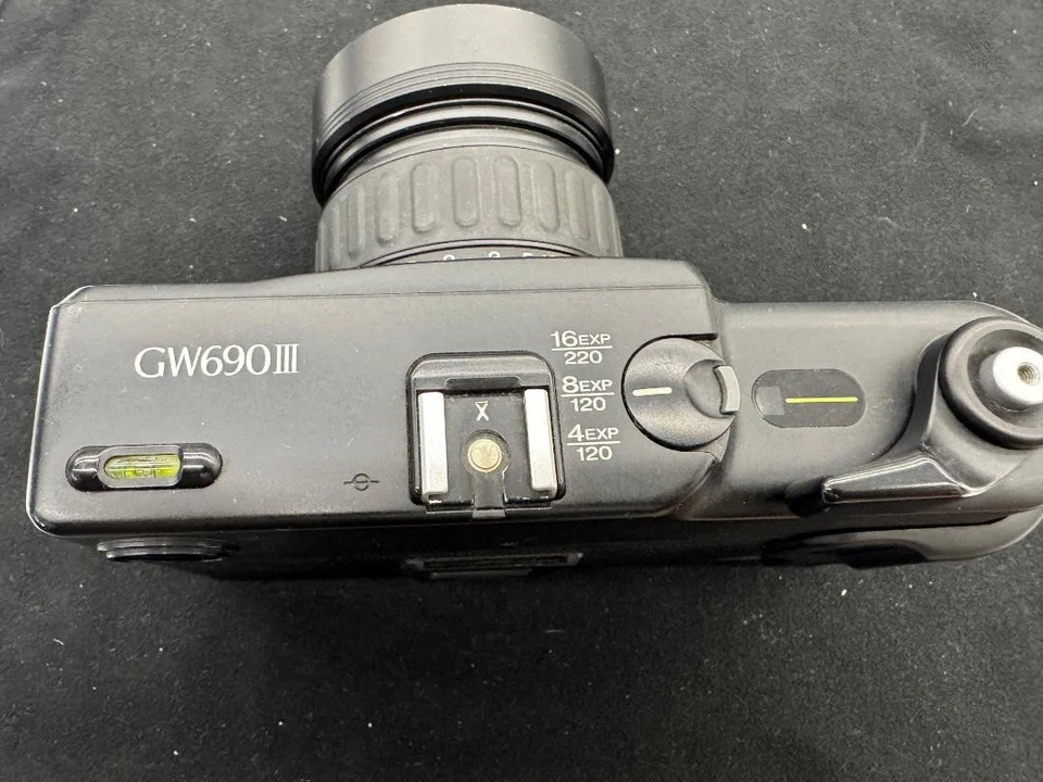 Cámara telémetro de formato medio Fuji Fujifilm GW690 III 6X9 EXCELENTE ESTADO Foto 2 de 4
