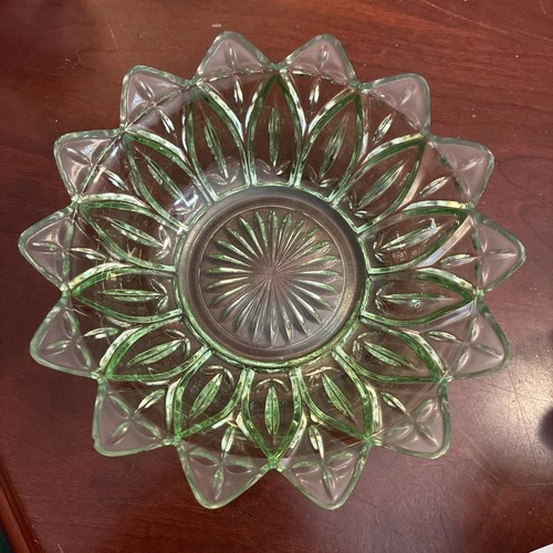 Vintage Federal Glass Petal Pattern Flower Shaped Bowl 8" Sunflower Green