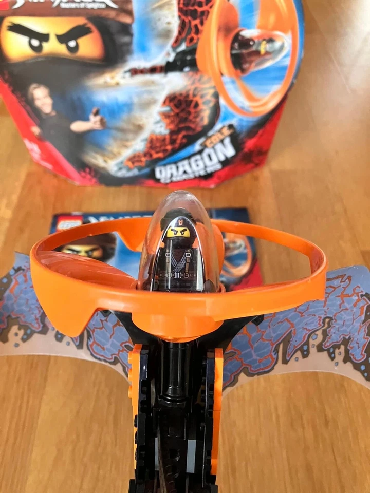 LEGO Ninjago 70645 Cole - Dragon Master, Foto 2 von 5