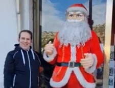 BABBO NATALE GIGANTE 2 METRI CON MOVIMENTI E MUSICA