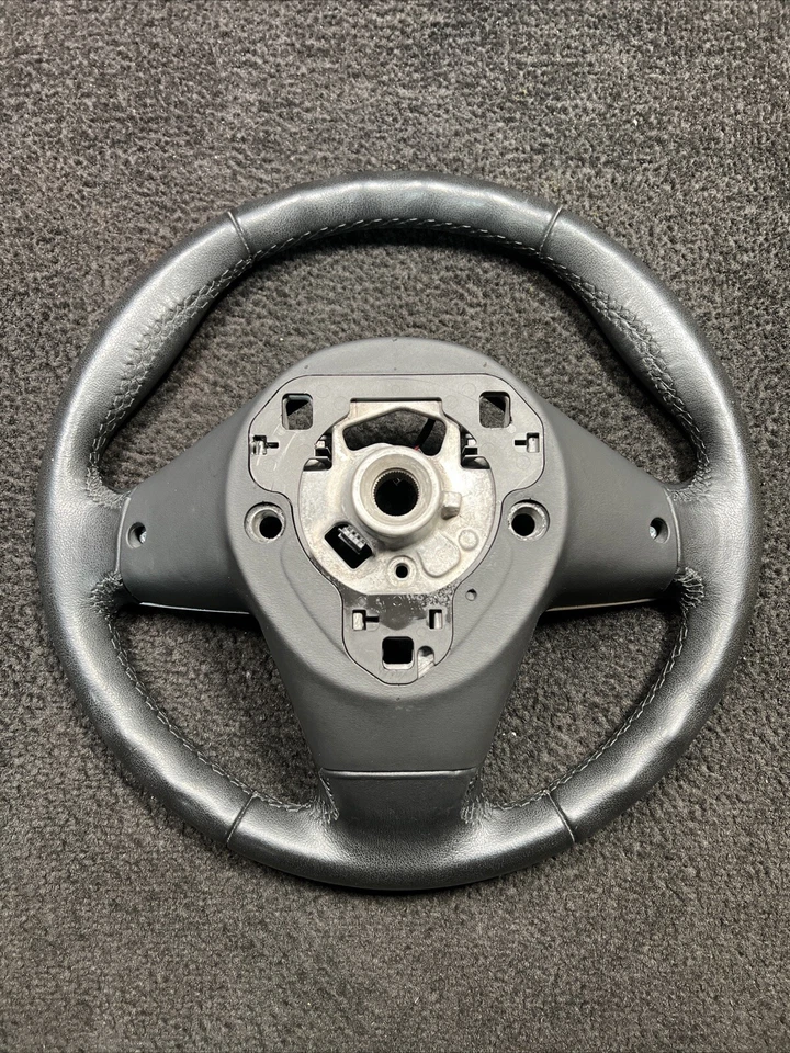 Volante BMW X1 2016 con controles OEM cuero negro Foto 2 de 4