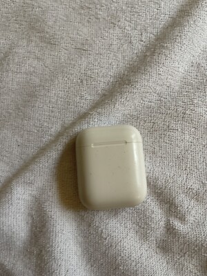 Excellent Used Apple AirPods 1st Gen MMEF2AM/A Wireless Bluetooth