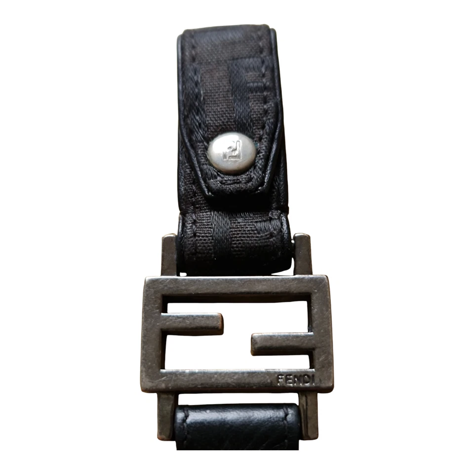 FENDI FF Logo Charm Llavero Cuero Negro Unisex Foto 4 de 4