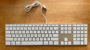 Apple A1243 Wired USB Aluminum Keyboard w/ Numeric Keypad - Great Cond.