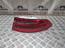 Jaguar Xe X760 Limousine Heck / Rücklicht Karosserie (Fahrer Seite)