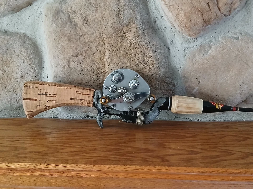 Carrete/varilla Pflueger Supreme Baitcasting Accionada Gep Rod Pistola Empuñadura Corcho con Estuche Foto 3 de 4