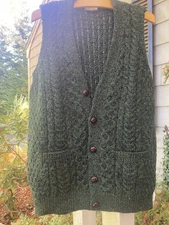 Carraigdonn Mens Wool Vest Size Large  NWOT