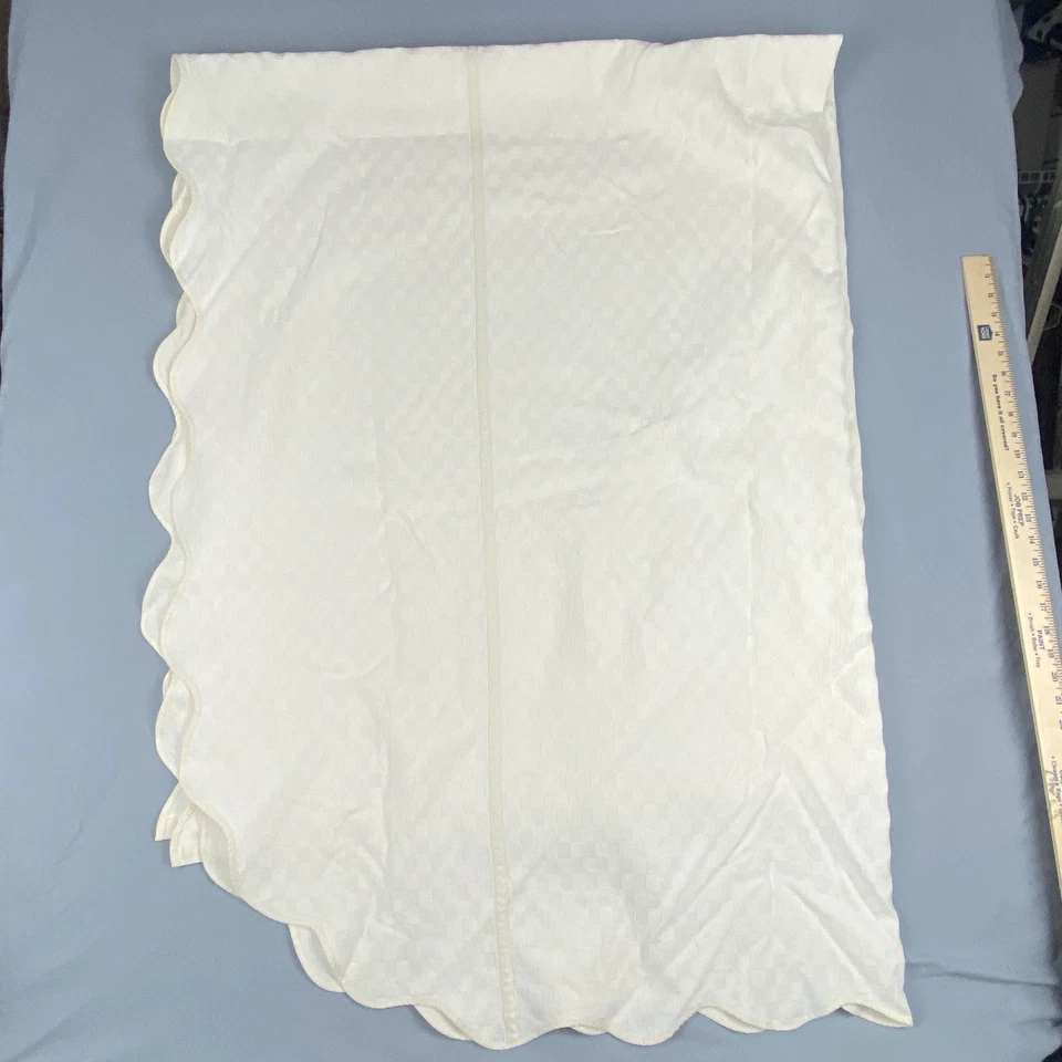 John Mayouk Twin Scalloped Bed coverlet Ivory Basketweave Cotton Blend Vintage - Image 2 of 4