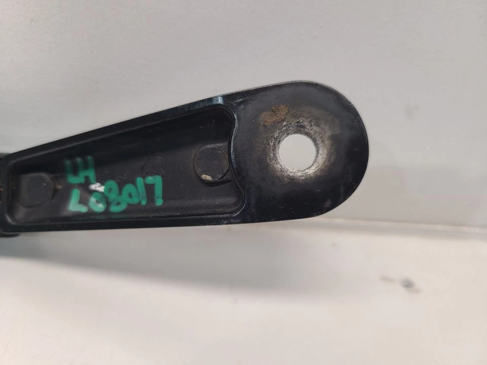 Brazo limpiaparabrisas izquierdo para conductores Volkswagen Beetle GLS 2004 Foto 4 de 4