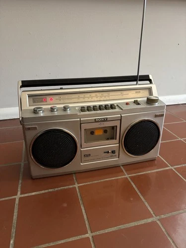 Vintage SONY AM/FM Stereo Cassette Recorder Boombox CFS-45 Radio Works Read Desc