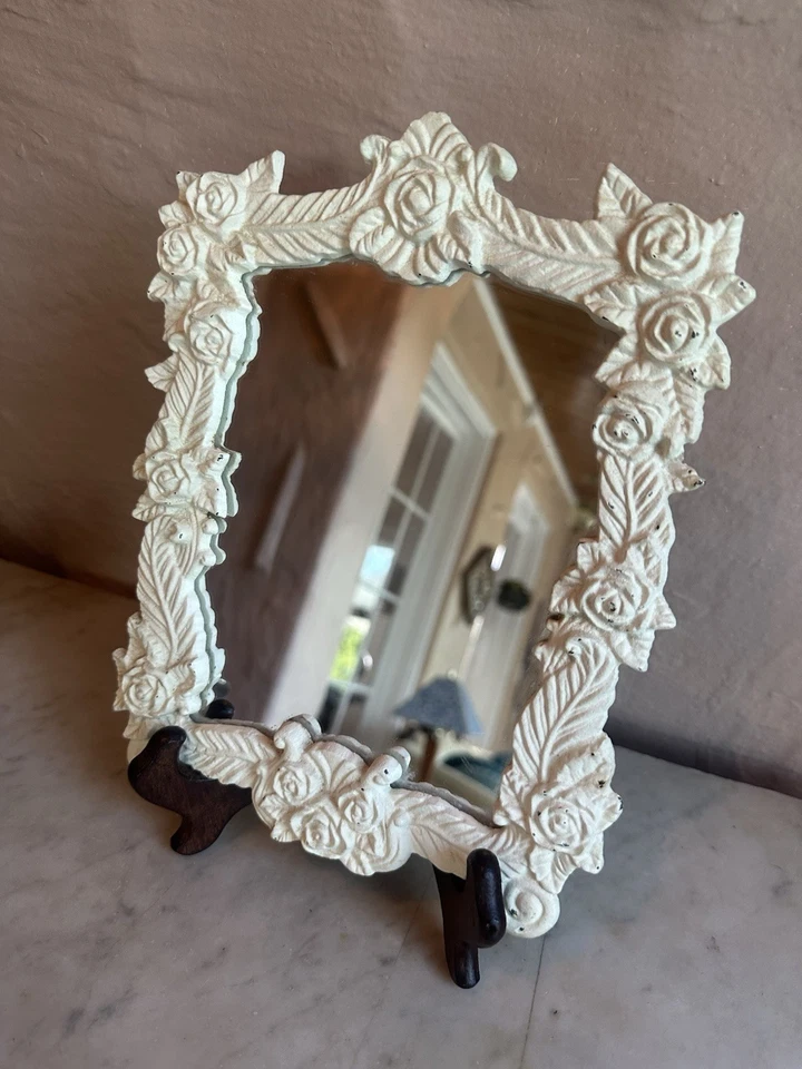 Espejo vintage con marco floral de hierro fundido blanco Foto 3 de 4