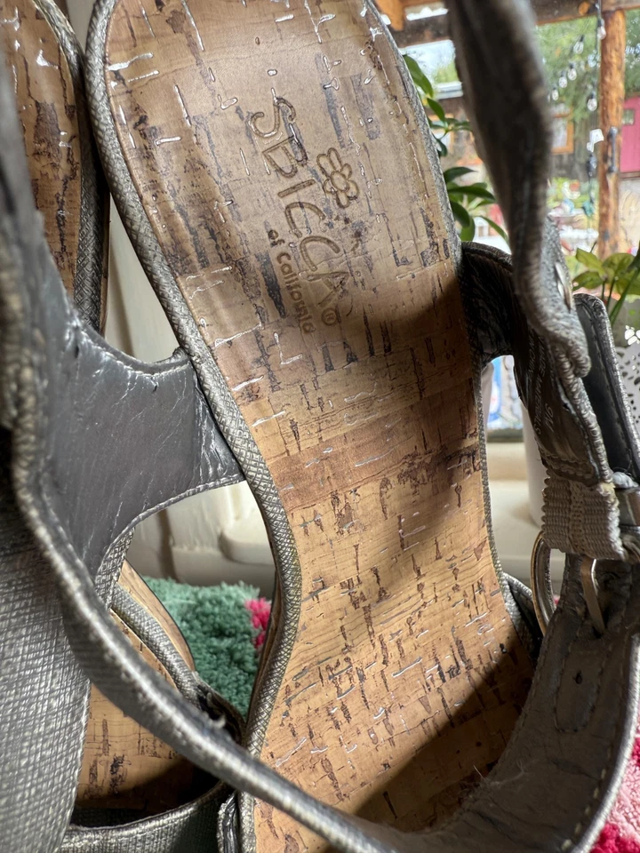 Sbicca Wedge Sandals Womens 9 Silver Bethany Buckle Beach Resort Patent Leather - Image 2 of 4